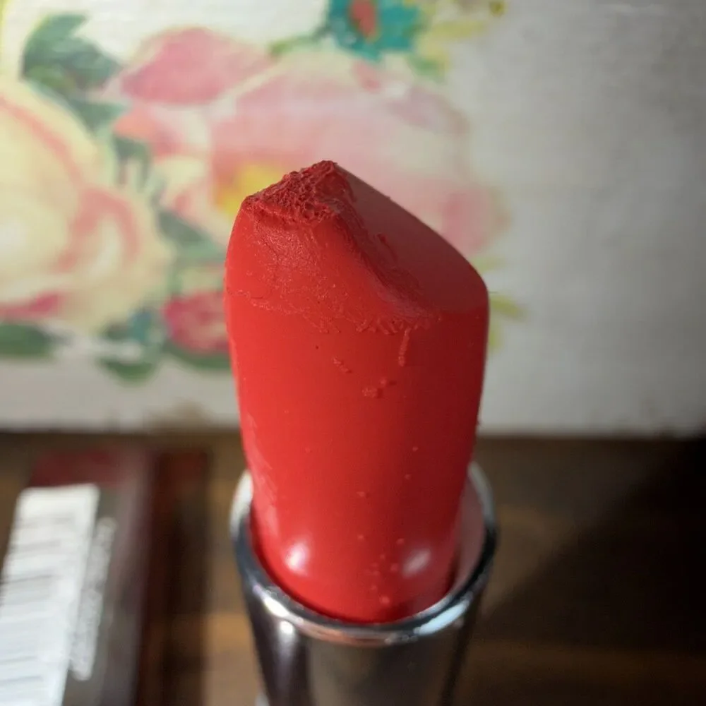Maybelline CORAL CRUSH 515 Color Sensational Lipstick, discontinued knicked tip